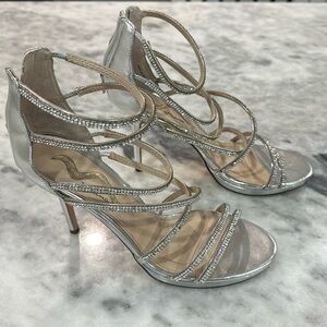 Women’s special occasion high heels silver size 9 1/2